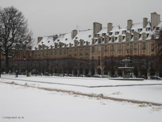 Lindependantdu4e_place_des_vosges_sous_la_neige_IMG_0691