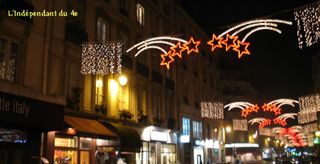 Lindependantdu4e_illumination_de_noel_2007_rue_rambuteau_img_8493_2[1]