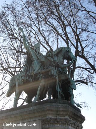 Lindependantdu4e_statue_de_charlemagne_IMG_0515