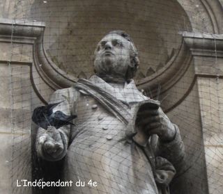 Lindependantdu4e_statue_hotel_de_ville_IMG_5780