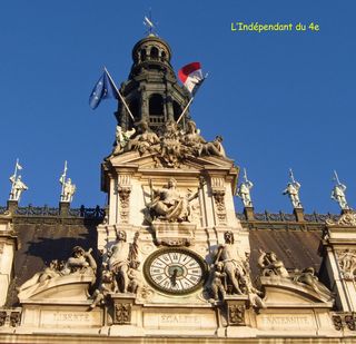 Lindependantdu4e_hotel_de_ville_symboles_republique_IMG_2825 copie