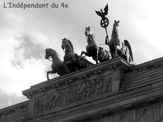 Lindependantdu4e_porte_de_berlin_IMG_6826_n_b