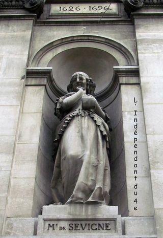 Lindependantdu4e_hotel_de_ville_statue_madame_de_sevigne_IMG_9204