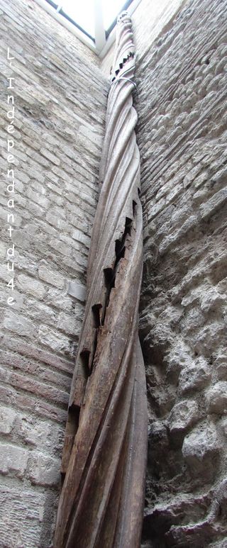 Lindependantdu4e_escalier_rue_chanoinesse_IMG_2499